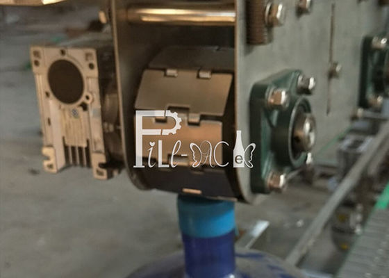 Electric Driven Full Automatic 450BPH 20L Botol 5 Mesin Pengisi Botol Galon Untuk Air Mineral pemasok