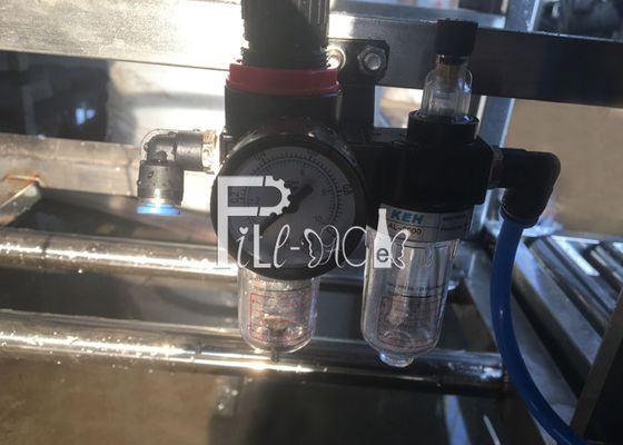 Auto Jar Memuat SUS304 Mesin Mengisi Air Minum pemasok