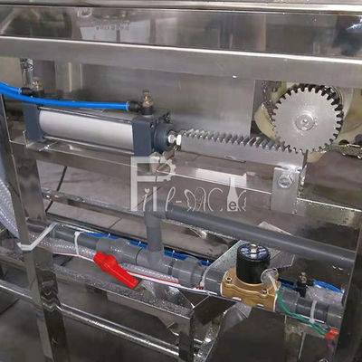 Sus 316 3 200BPH Galon Jug Filling Machine Dengan Tempat Botol pemasok